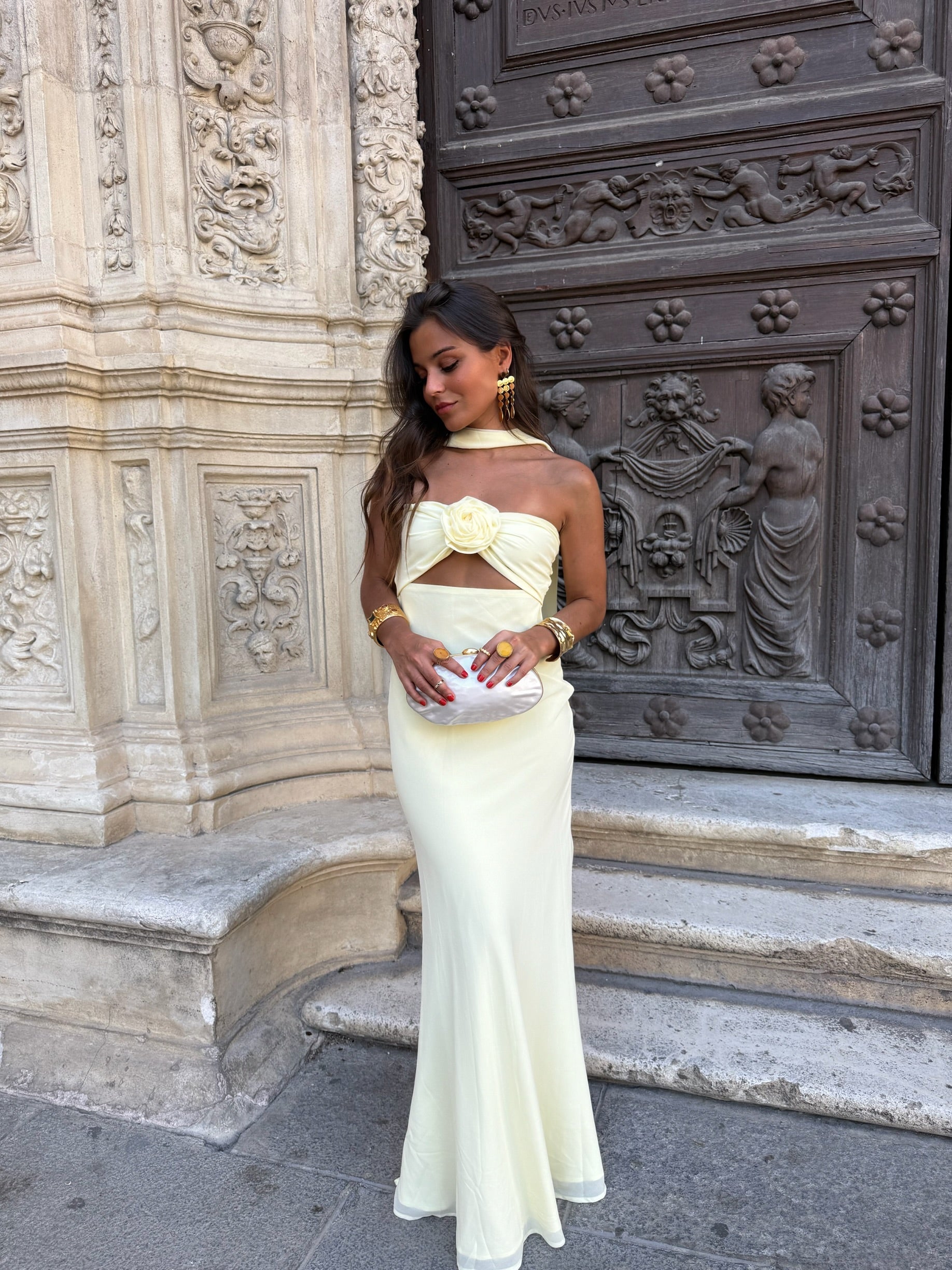 Vestido Amarillo Pastel con Flores