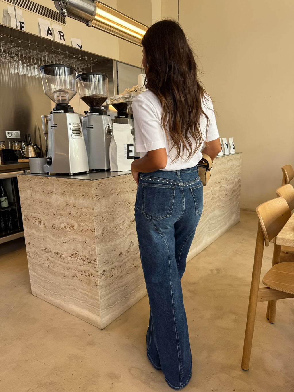 Vaqueros Wide Leg con Detalles de Tachuelas