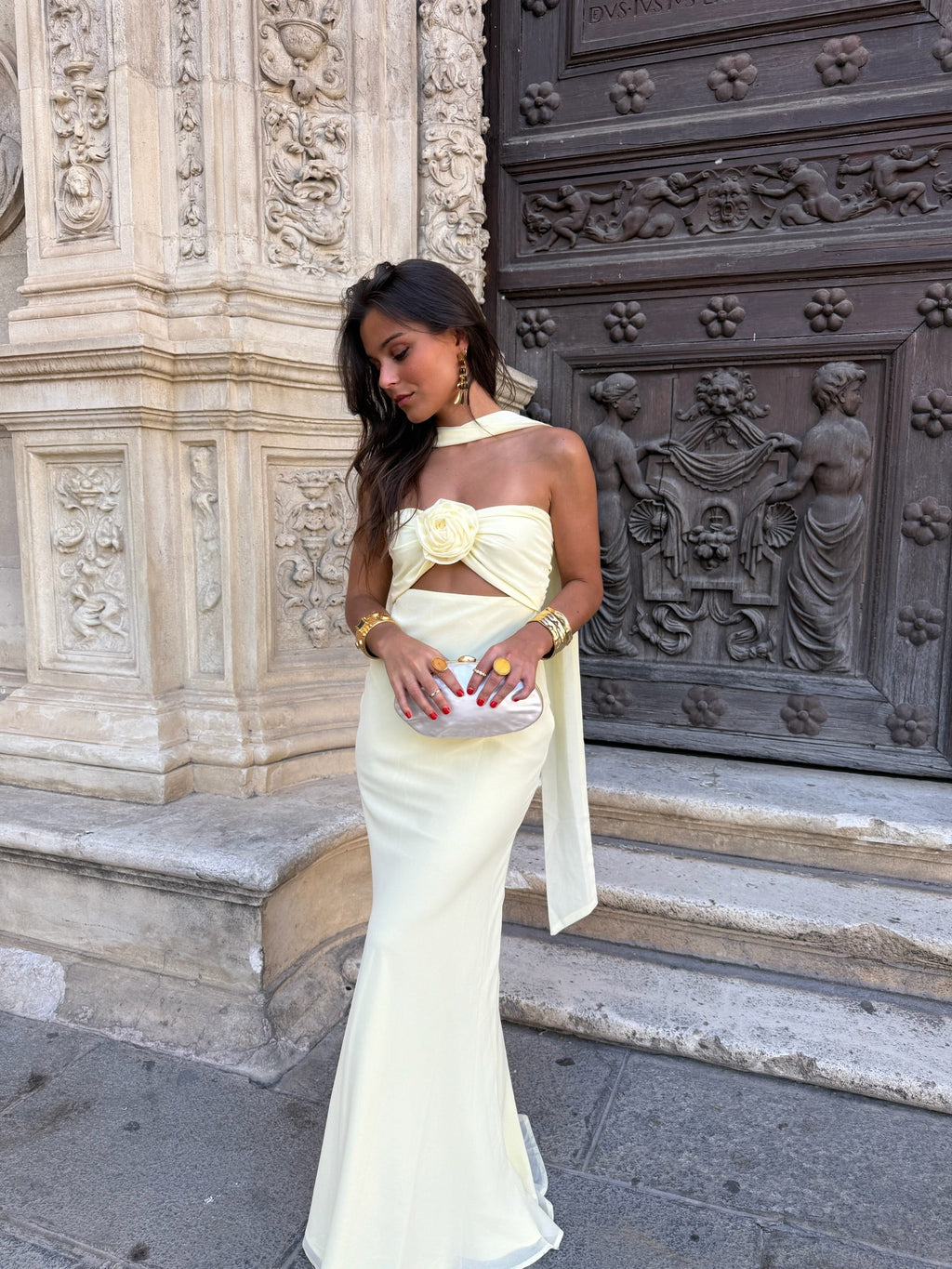 Vestido Amarillo Pastel con Flores
