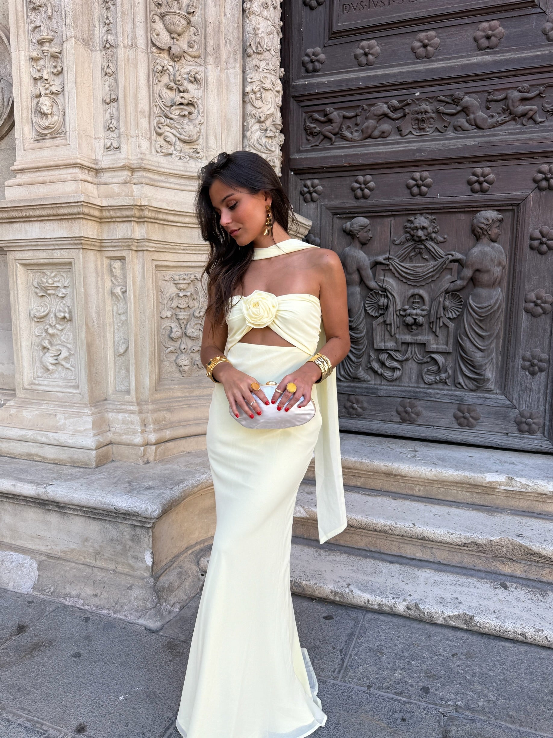 Vestido Amarillo Pastel con Flores
