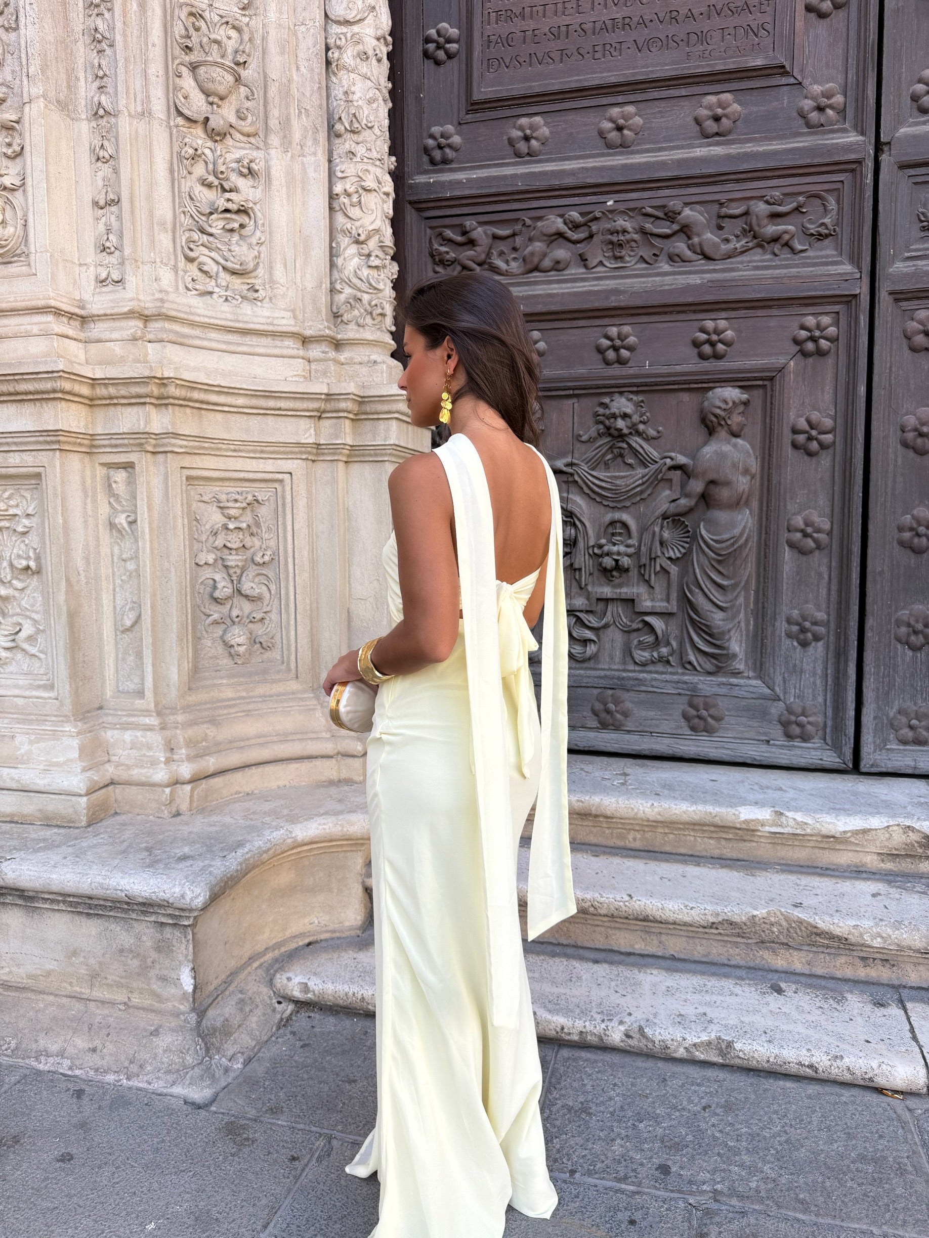 Vestido Amarillo Pastel con Flores